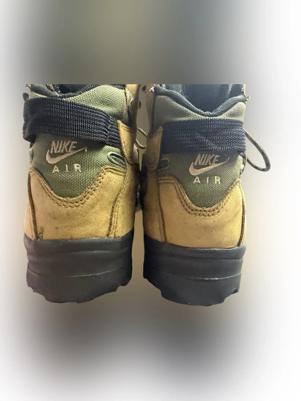 Nike Men's Vintage ACG Hiking Boots- Size 9